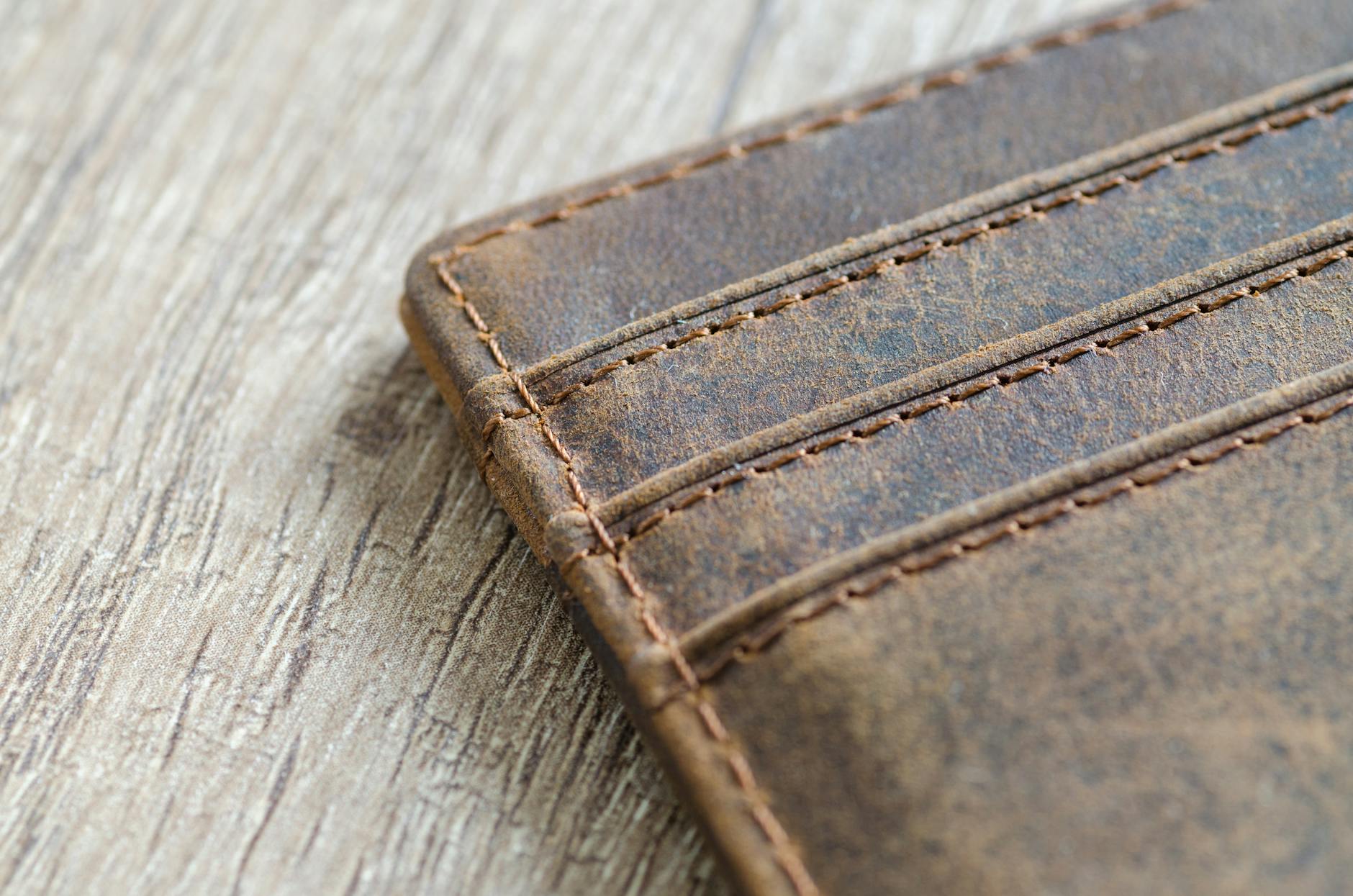 7 Best Most Durable Minimalist Wallets in 2026 (Expert-Tested & Ranked)